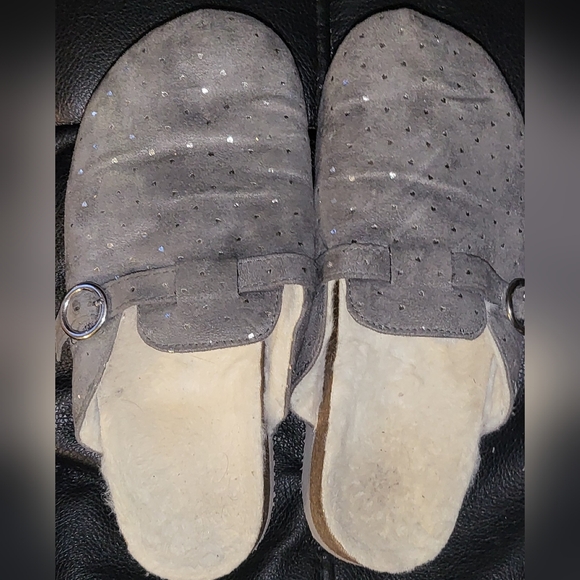 Source Unknown Shoes - TEEN/WOMEN'S Gray Clogs w/Silver Glittery Hearts, Sz 7 1/2-8
